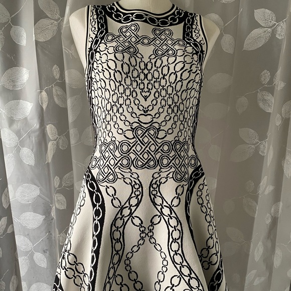 Diane Von Furstenburg fit and flare dress size m - Picture 6 of 17